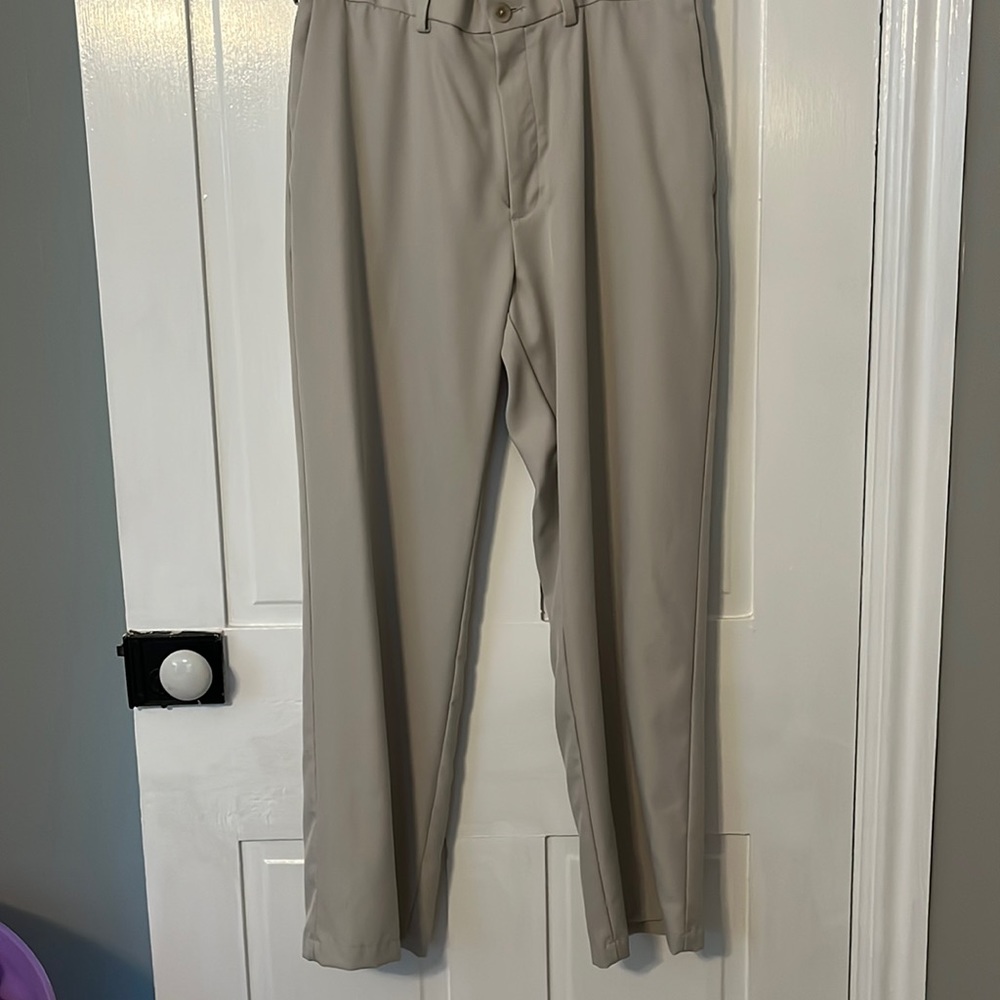 Hager men’s classic fit khaki pants 36/30